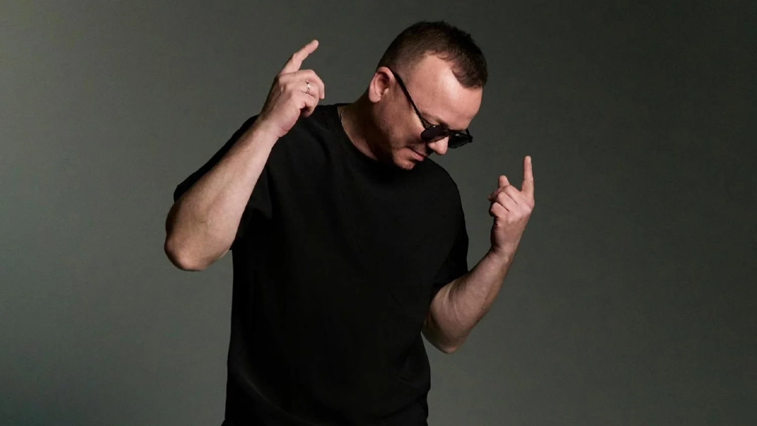 Gigi D'Alessio transforma conselho paternal em canção: “Piccerè” lança caminho para novo tour