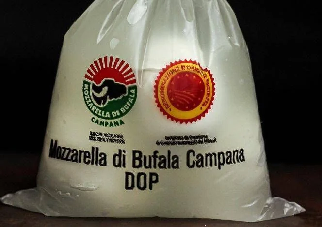 Caro dos combustíveis e greve do transporte paralisam produção da Mozzarella di Bufala Campana DOP