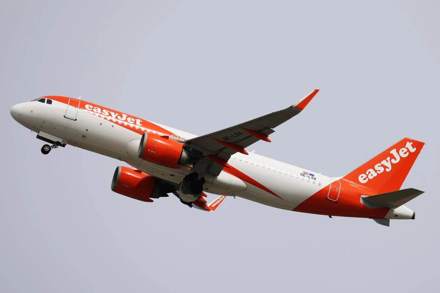 Greve da easyJet em Portugal cancela 443 voos e paralisa 80% das partidas