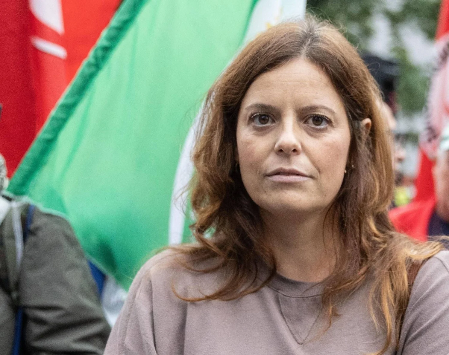 Ilaria Salis defende Youssef Siher e denuncia 'gogna' racista e repressão do Governo