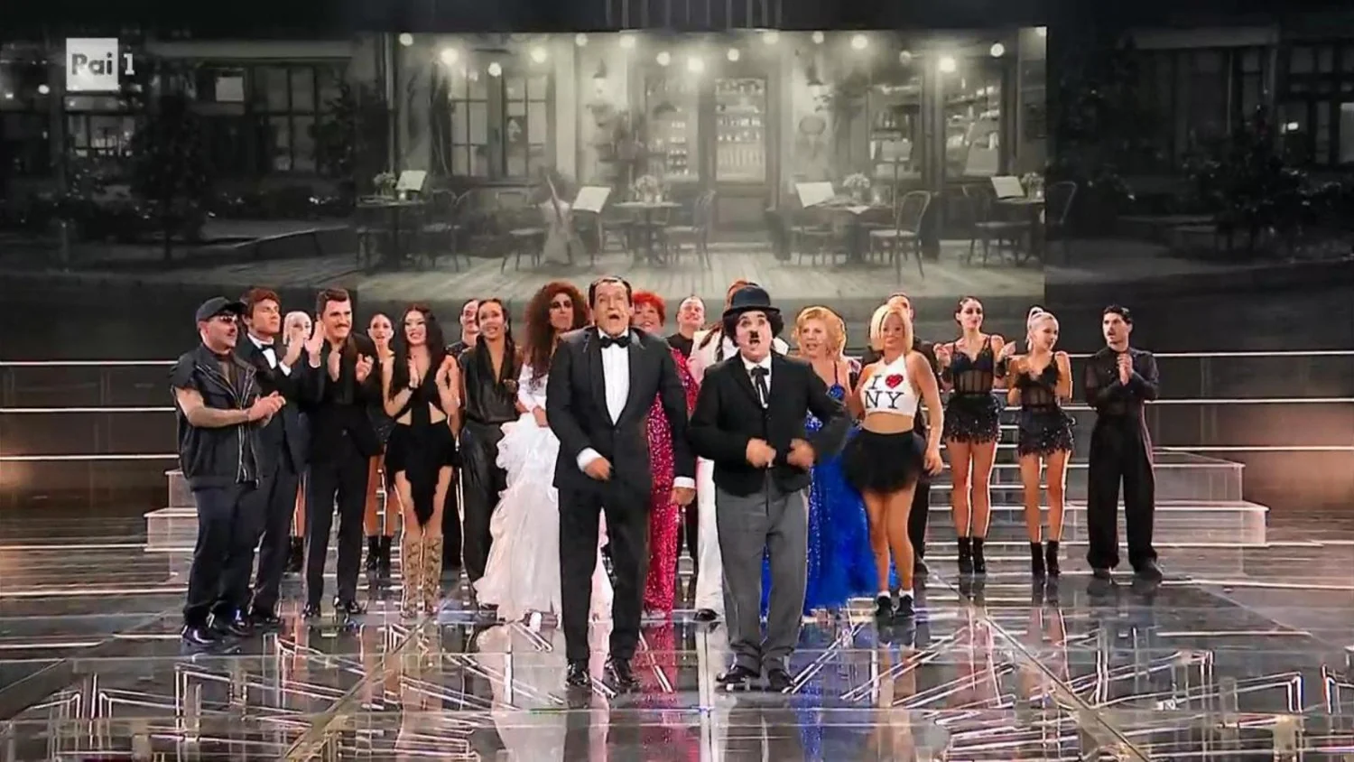 Insinna e Cirilli encantam em 'Tale e quale show' com Totò e Charlie Chaplin: um dueto para as teche da Rai