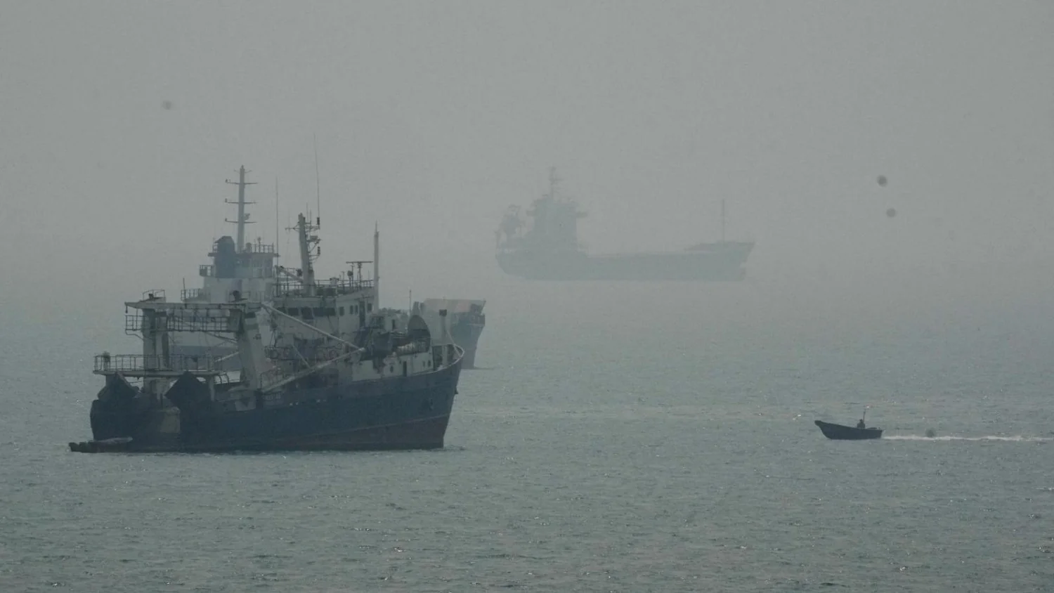 Irã mantém o Estreito de Hormuz fechado até cumprir sete condições; tensão estratégica se intensifica