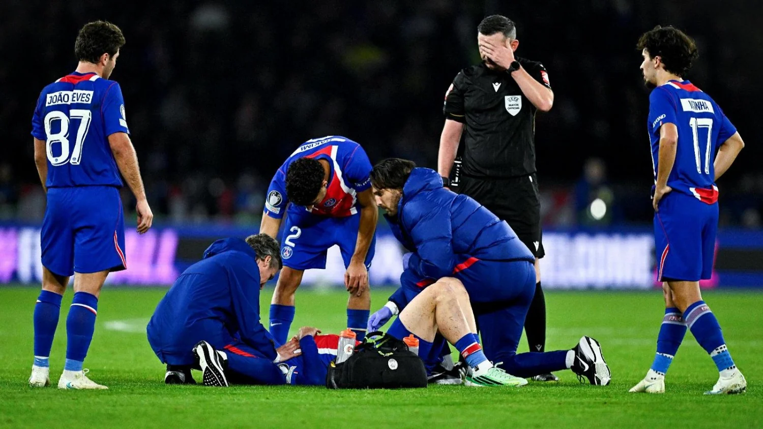 Kvaratskhelia sofre ruptura do ligamento e promete voltar mais forte: «Por que justamente comigo?»