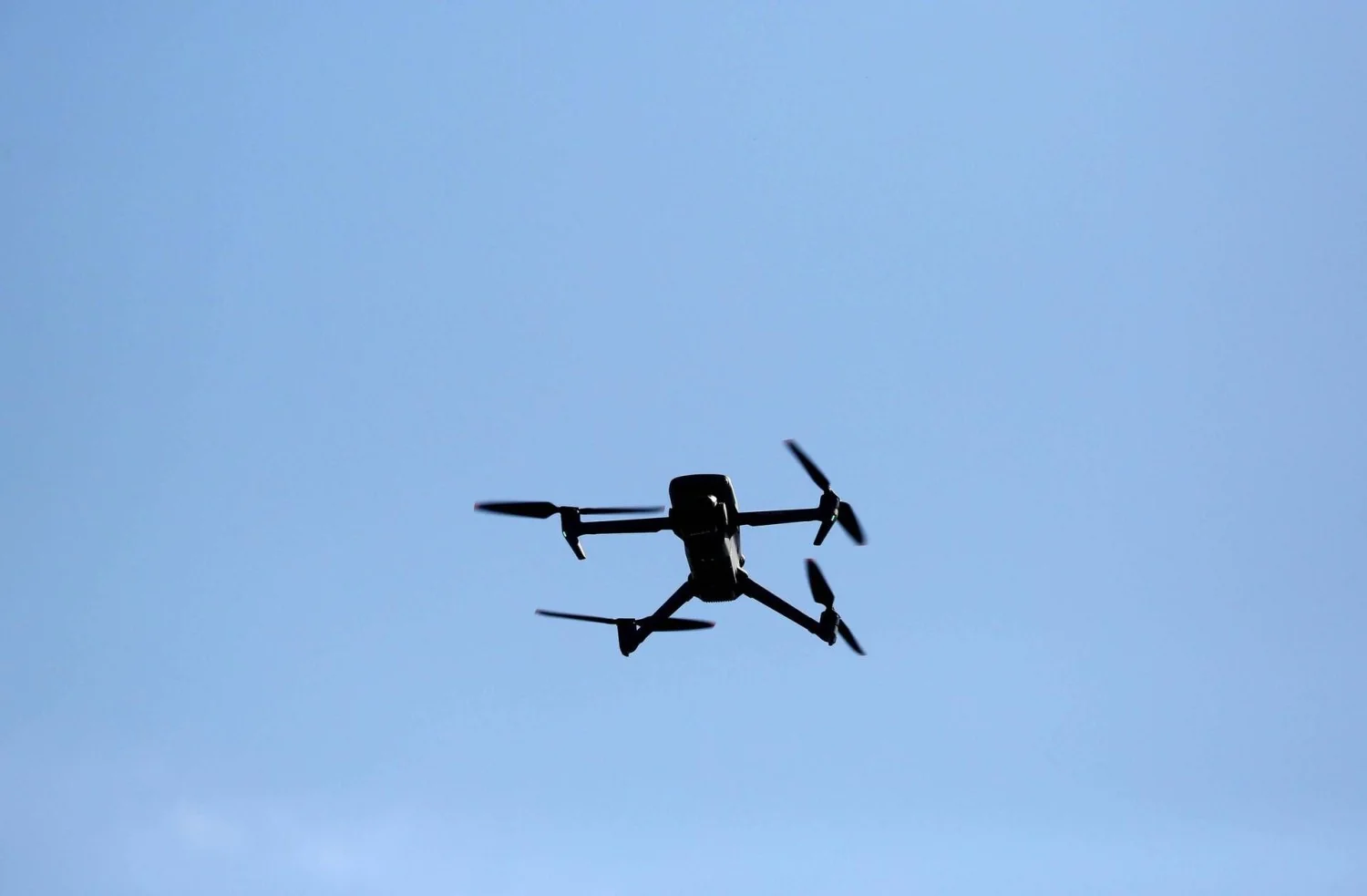 Alerta na Lituânia: possível drone invade espaço aéreo; população instruída a procurar local seguro