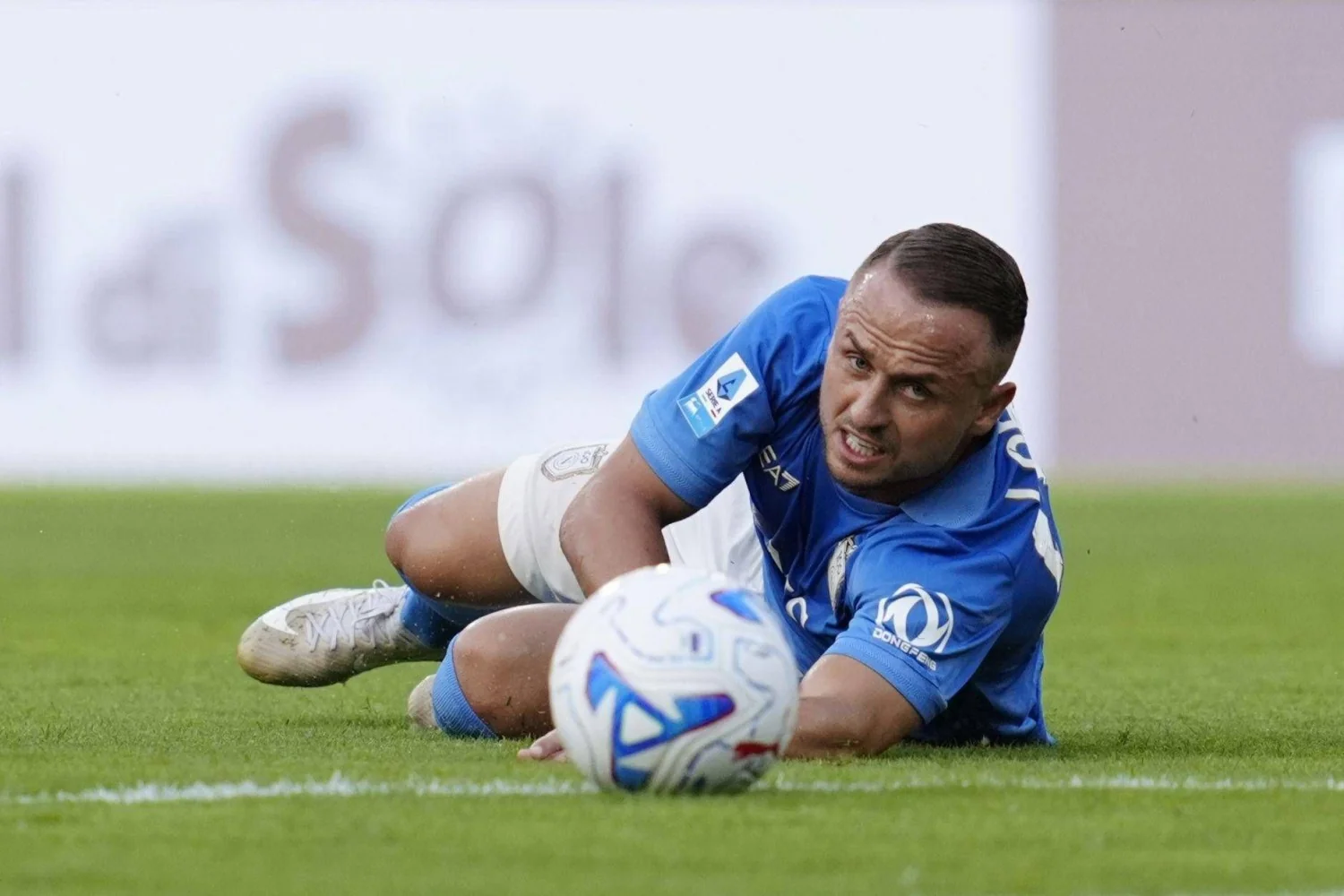 Lobotka é substituído aos 16' contra o Monza: preocupação com tornozelo esquerdo do Napoli