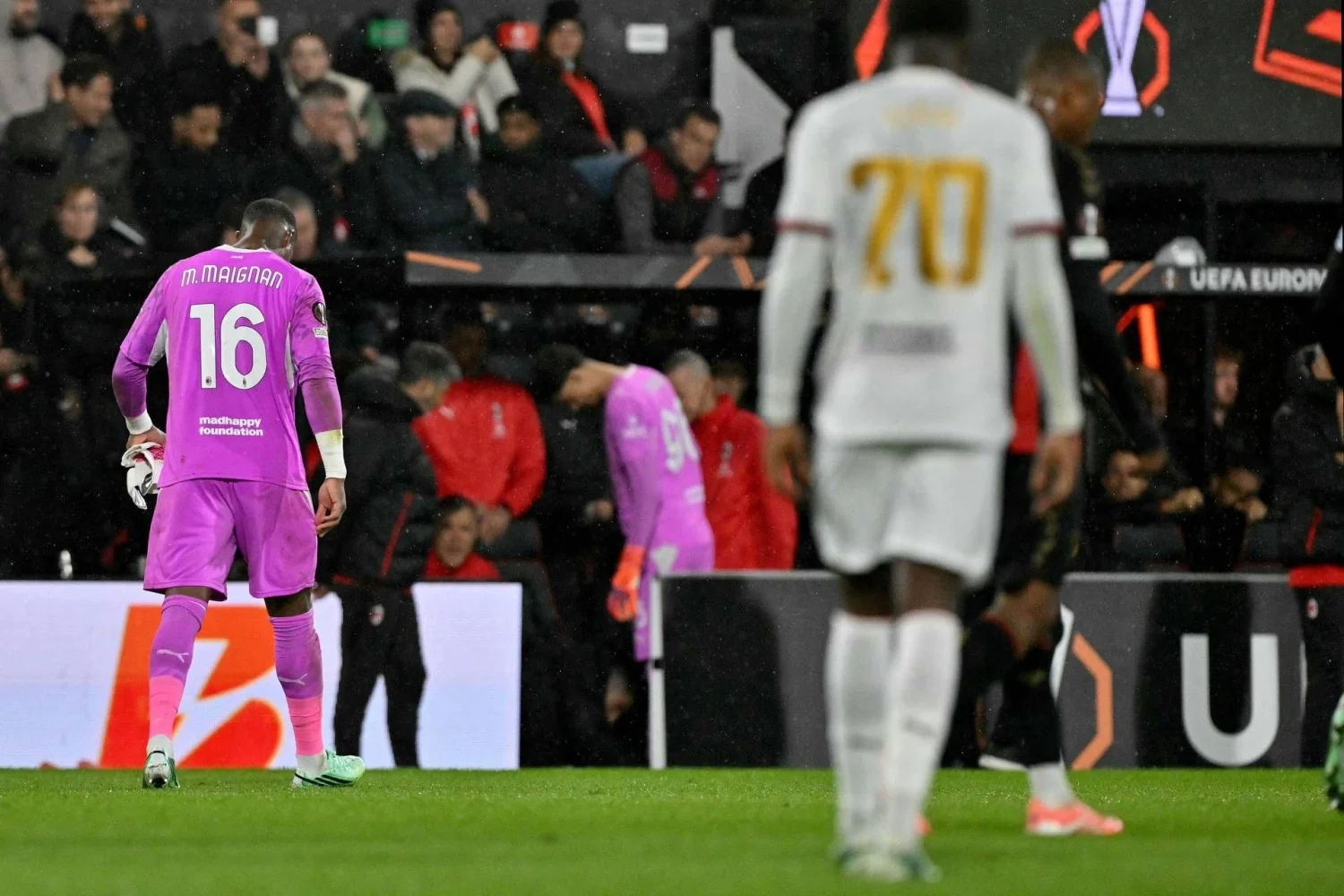 Maignan expulso aos 28’: Milan fica com 10 no confronto com Bournemouth pela Europa League