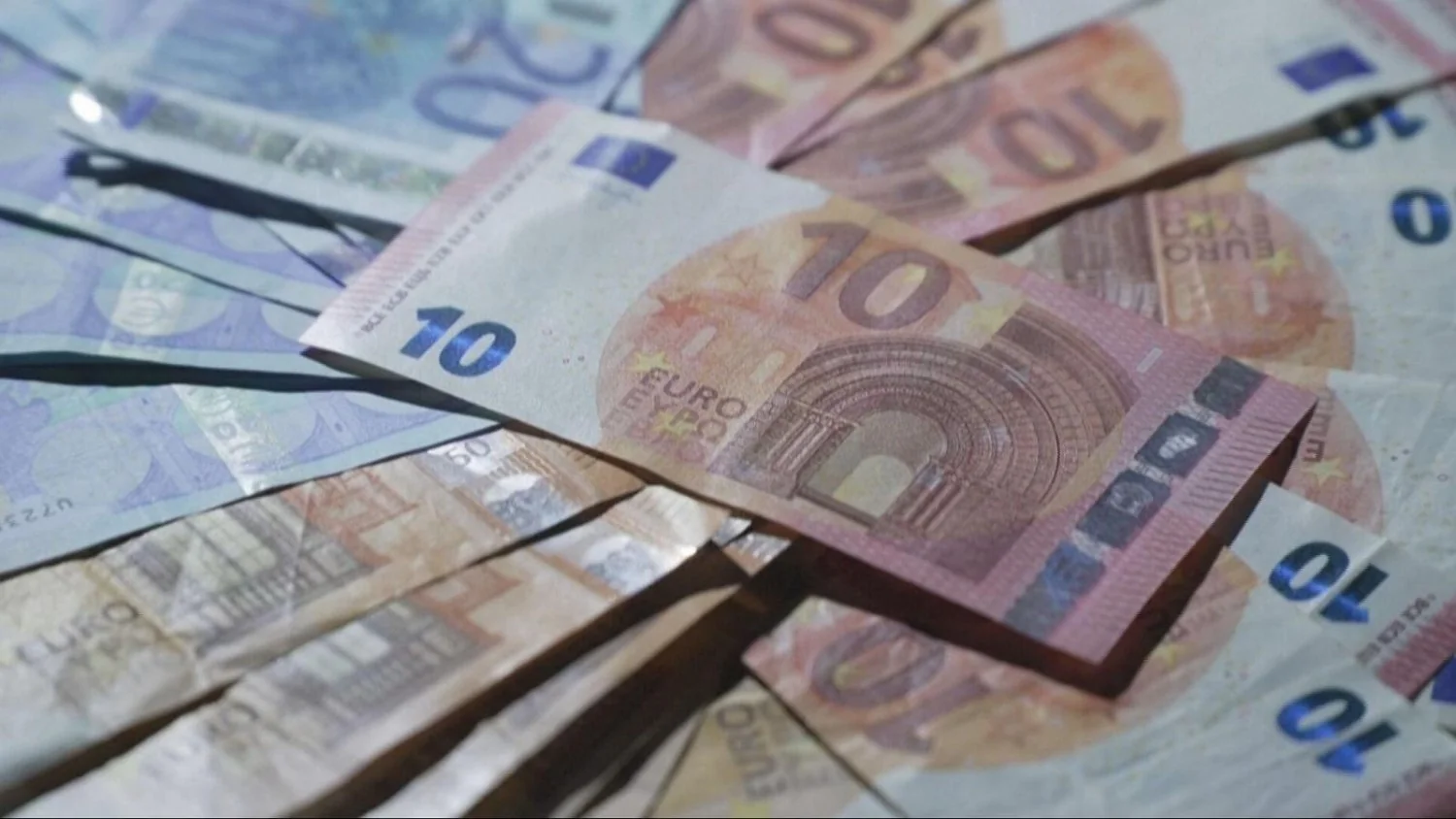 Manobra 2027: IRPEF, aluguel, saúde e isenção do bollo auto — o que muda na lei orçamentária de €26 bilhões