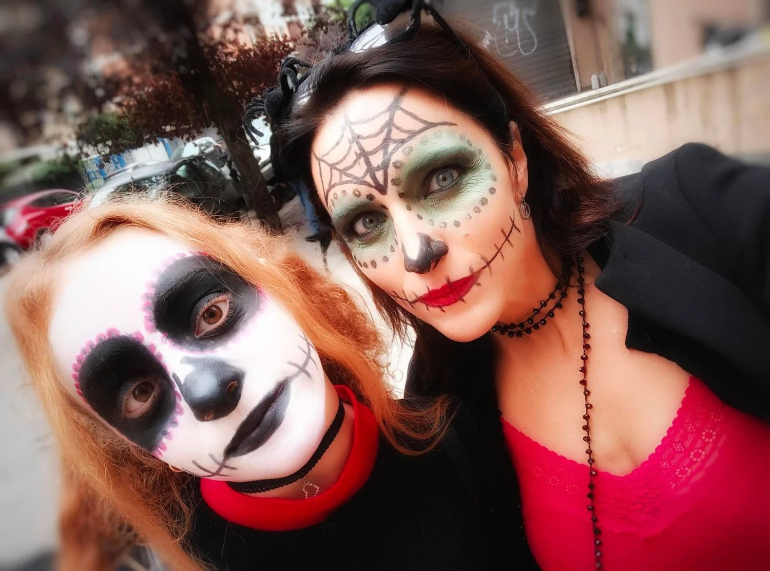 Maquiagens e máscaras de Halloween ameaçam a pele: dermatologistas alertam para riscos e fraudes