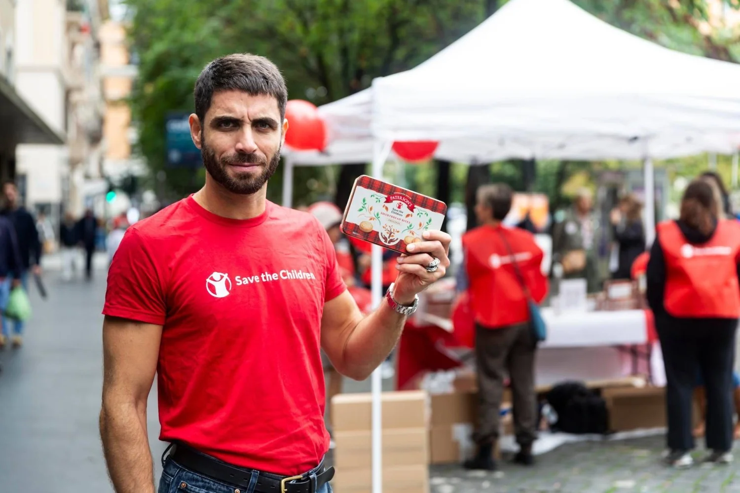Marco Rossetti participa da campanha BisBuoni da Save the Children para crianças em emergência