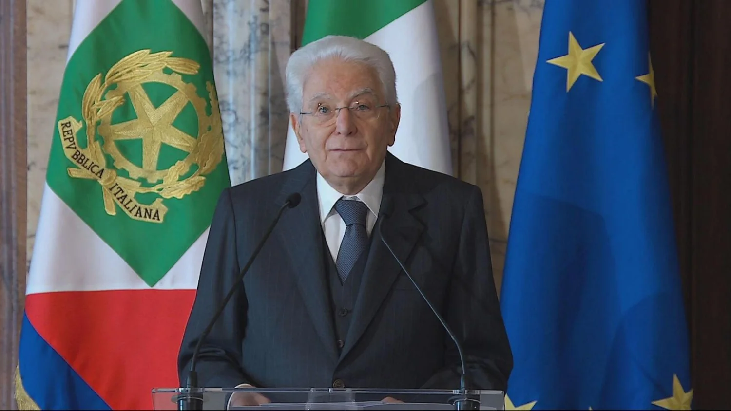 Mattarella pede confiança aos jovens e defende a dignidade do trabalho: “Não à sociedade dos poucos ricos e muitos pobres”