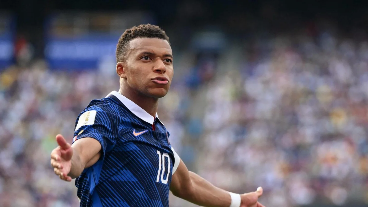 Mbappé perde patrocinadores na China após comentário sobre Mao; jogador pede desculpas