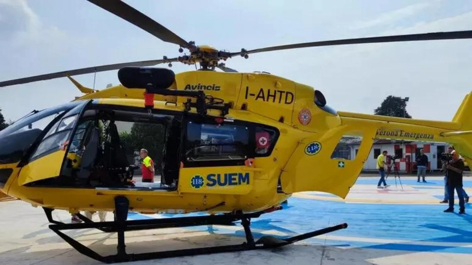 Menina de dois anos é atropelada no pátio de casa em Verona e está em estado grave
