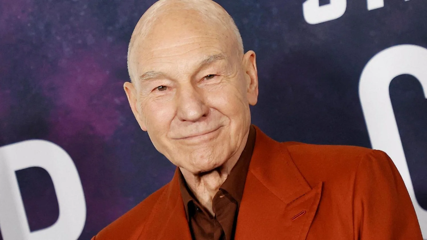 Morre Sir Patrick Stewart, ícone de Star Trek e X‑Men, aos 86 anos