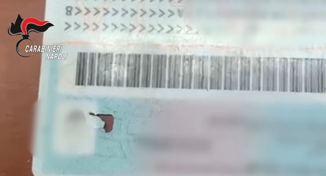 Carabinieri descobrem cartões de identidade eletrônica sem microchip em Nápoles; 3 casos em poucos dias