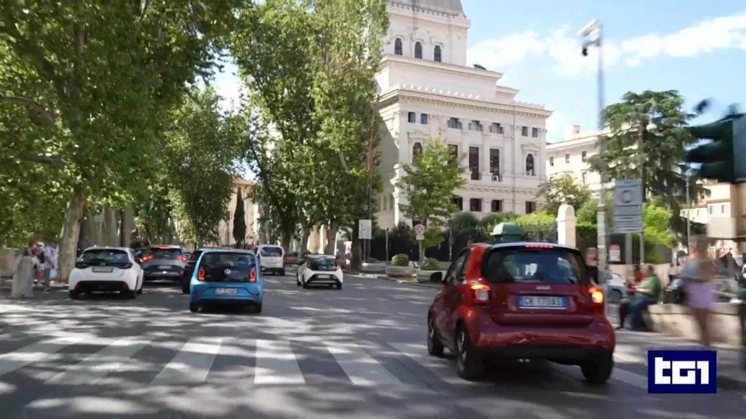 Novo Código da Estrada: endurecimento contra as minicar e chegada das placas personalizadas