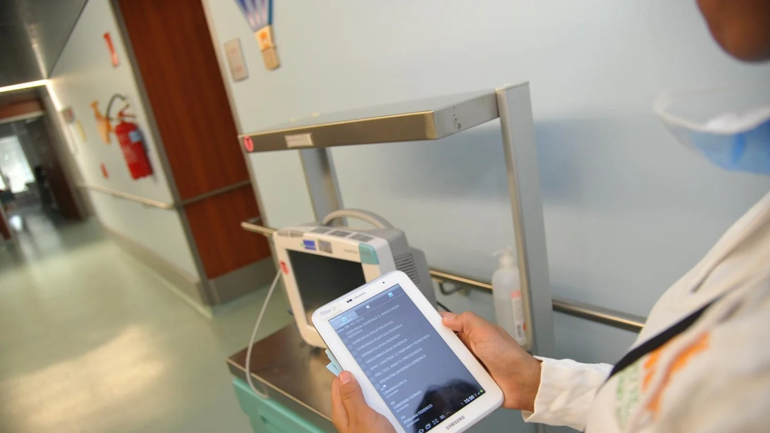Novo contrato para dirigentes médicos na Itália: até 560 euros mensais a mais e mudanças em responsabilidades e segurança