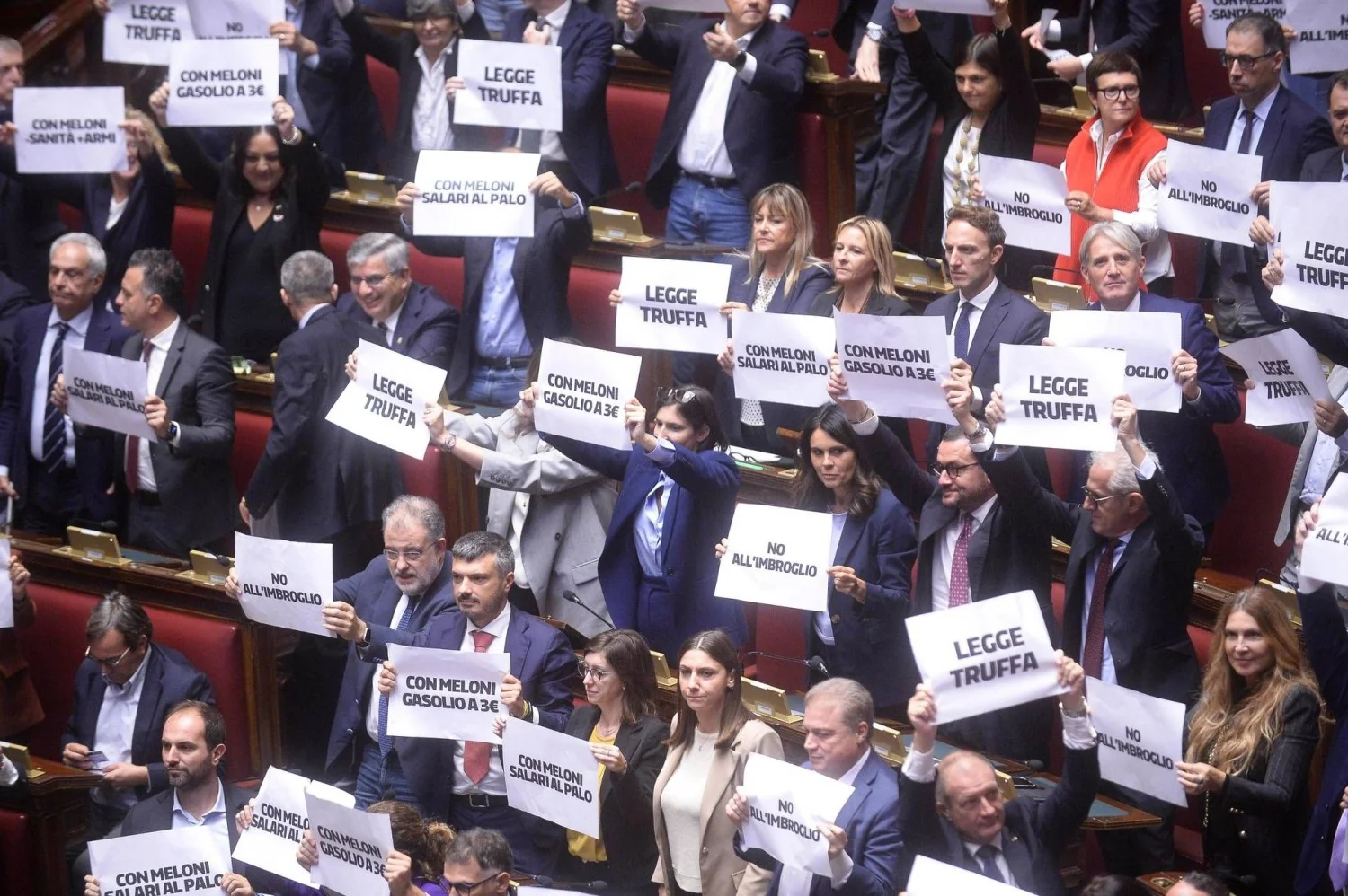 Oposição apresenta recursos à Corte Constitucional contra o 'Stabilicum' da lei eleitoral