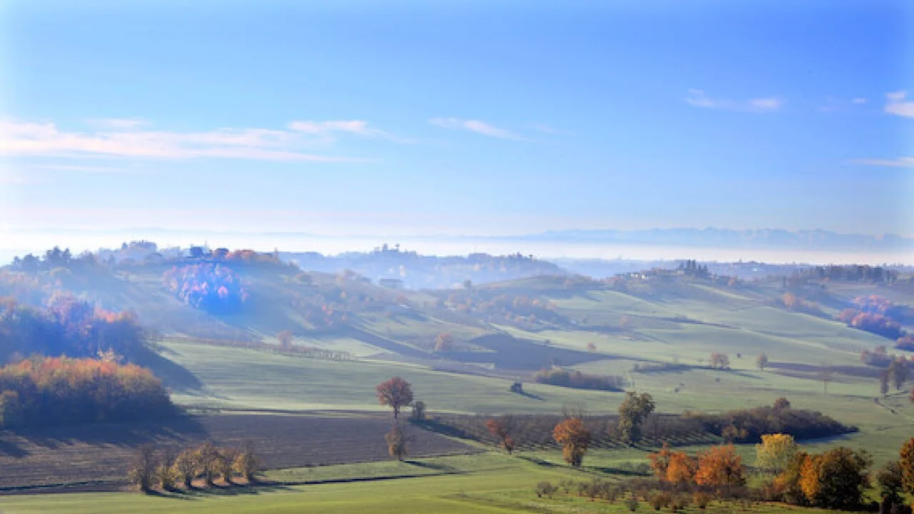 Outono no Monferrato: borghi, infernot e vinhedos em tons de poesia