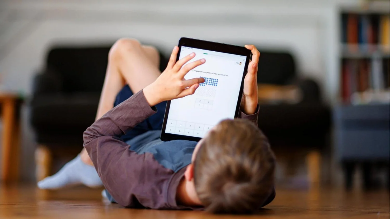 Pediatras recomendam: sem smartphone pessoal antes dos 13 e redes sociais só a partir dos 16