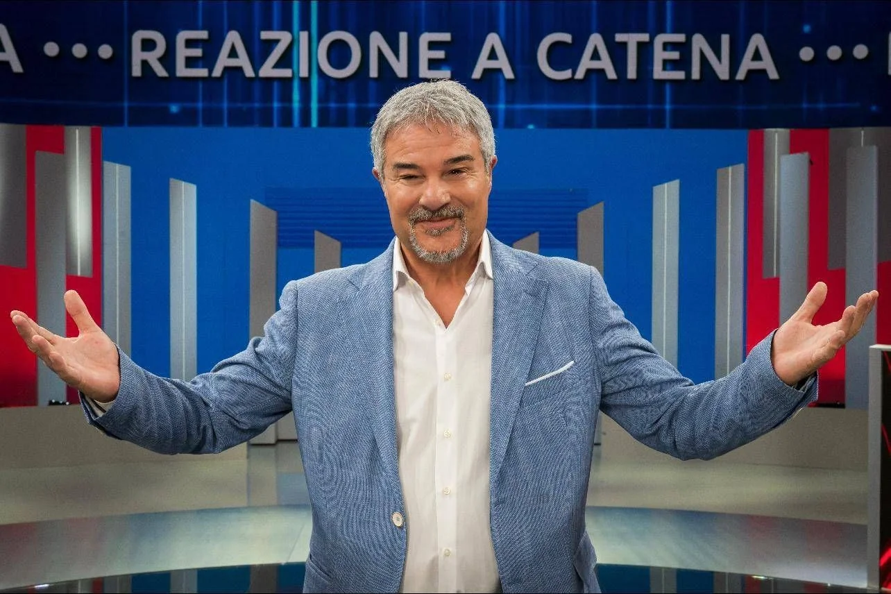 Pino Insegno e o sucesso de Reazione a Catena: temporada a 26%, 20 anos de formato e a paixão pela Lazio