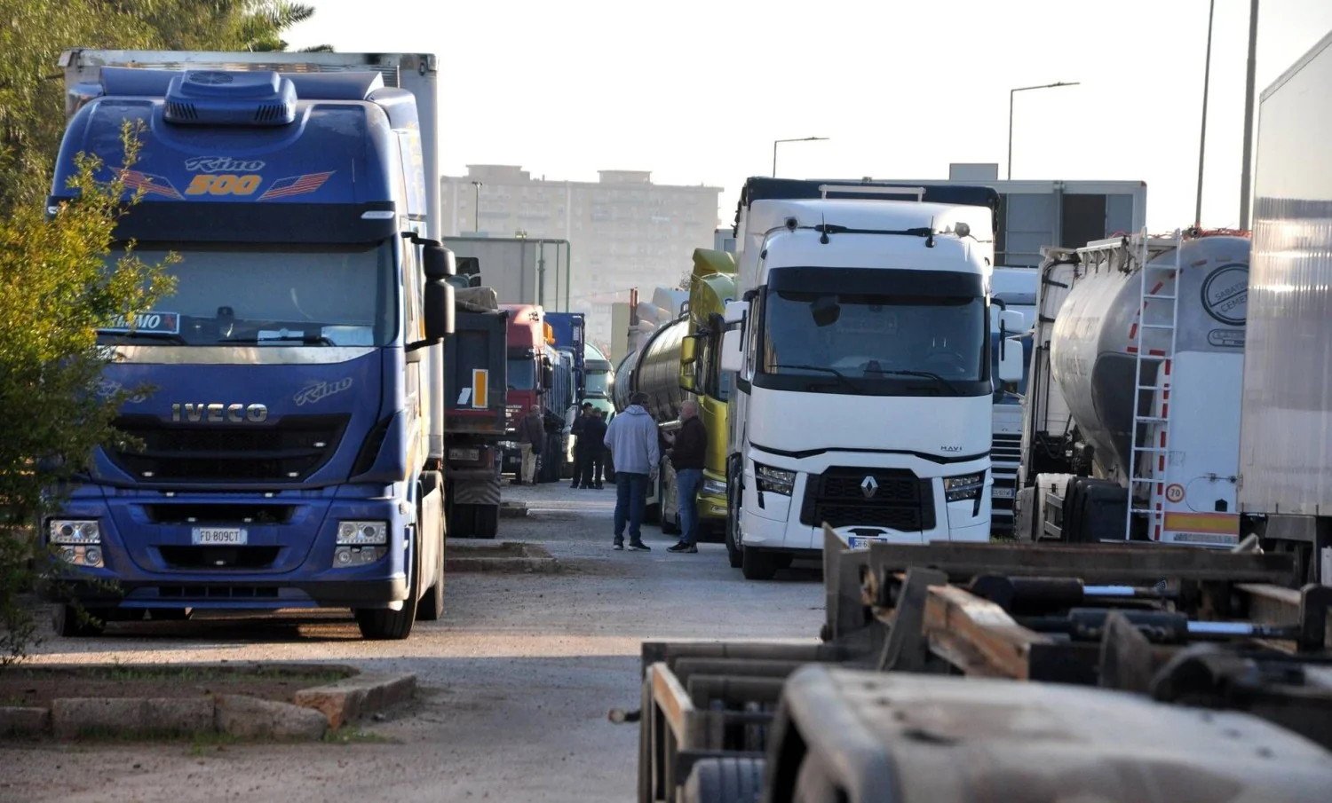 Governo anuncia decreto às 12h enquanto protesto dos autotransportadores se espalha pelo Sul