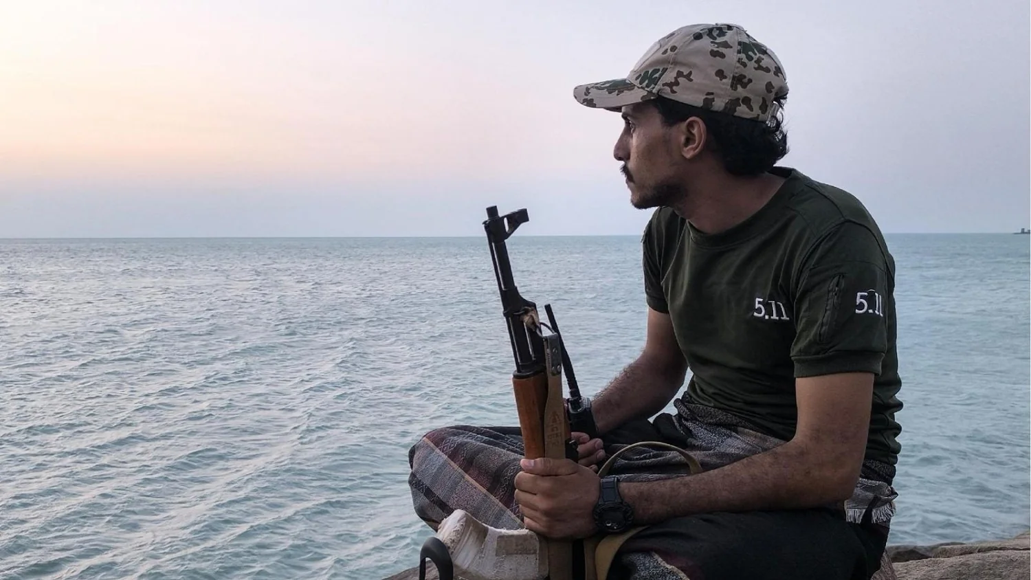 Raid Houthi em Ataq deixa 58 mortos e reaviva tensão regional: movimento estratégico e riscos ao comércio global