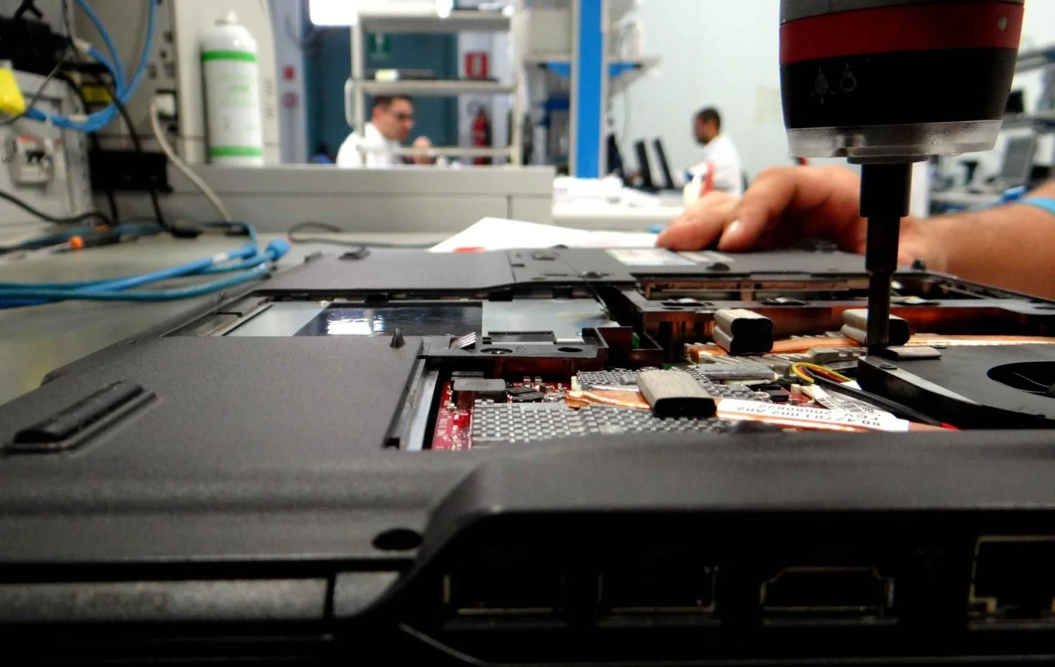 Reparar em vez de substituir: o novo valor econômico e ambiental da tecnologia