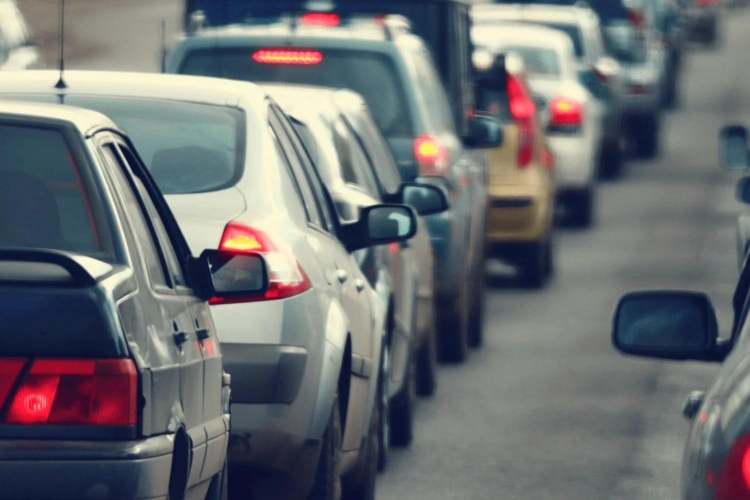 Colapso de trecho de viaduto em Salerno bloqueia A2/A30; ninguém fica ferido