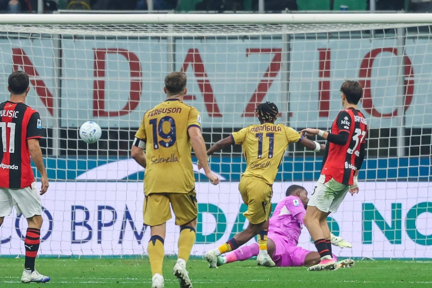 Mbangula como Batistuta: histórica hat-trick em San Siro derruba invencibilidade do Milan