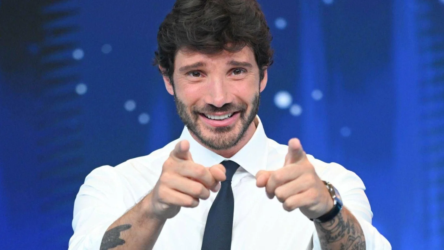 Stefano De Martino faz 37 anos: do bailarino de Torre del Greco ao 'golden boy' da Rai rumo a Sanremo 2027