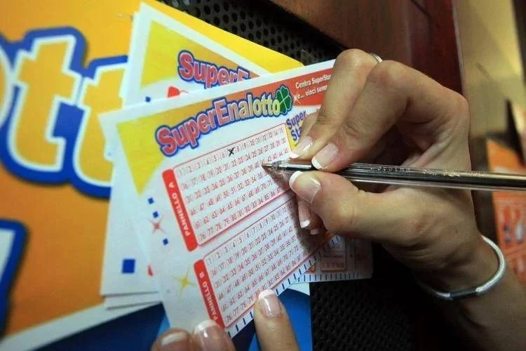 Superenalotto 24 de outubro: nenhum 6; cinco '5' levam €37.509,78 cada