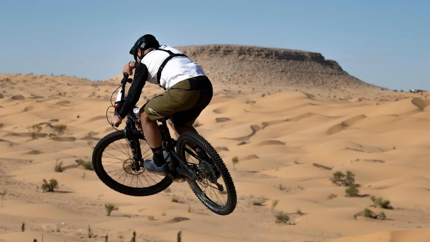 Tembaine Desert Rally 2026: ebikes e motos elétricas iluminam as dunas do Sahara