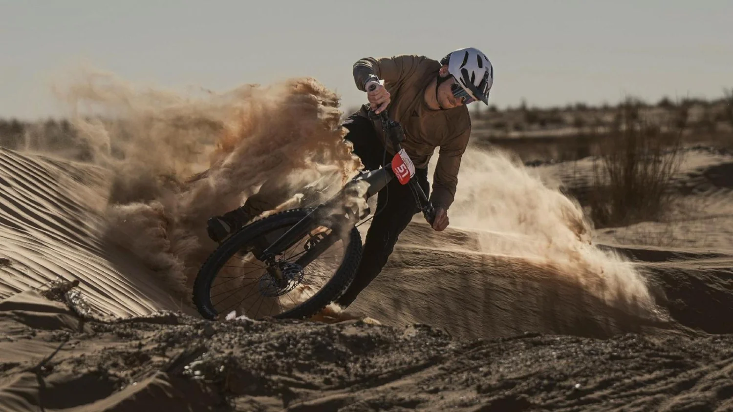 Tembaine Desert Rally 2026: ebikes e motos elétricas iluminam o Saara tunisiano
