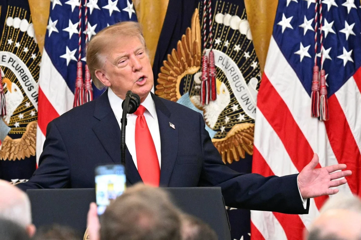 Trump no Columbus Day: homenagem a Colombo, elogio a Pavarotti e a ironia sobre um 'bloco naval' italiano