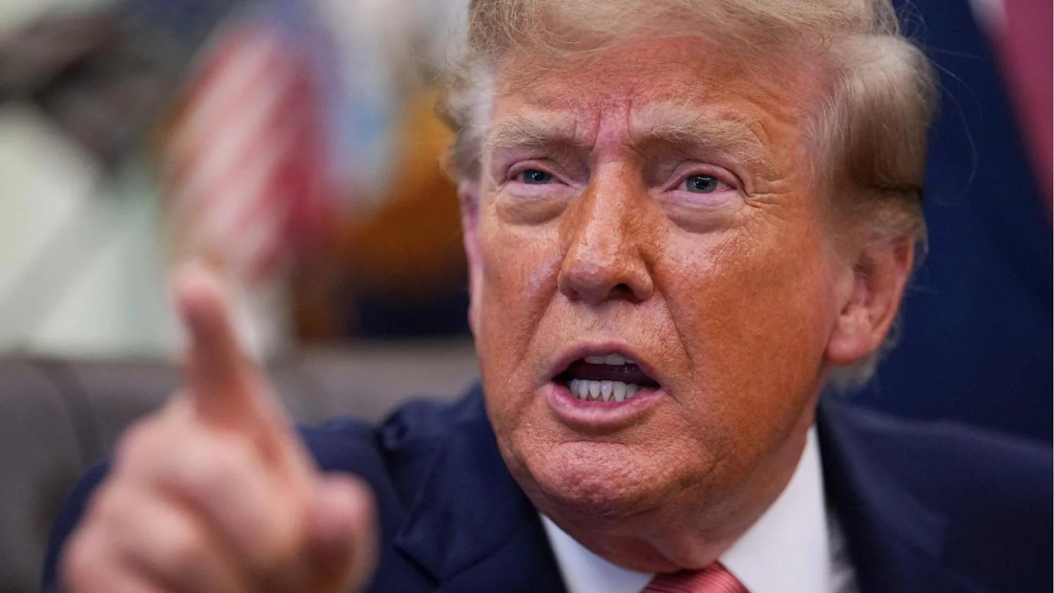 Trump pressiona por cessão territorial na Ucrânia; Witkoff desembarca em Moscou e Lavrov assegura: sem concessões políticas