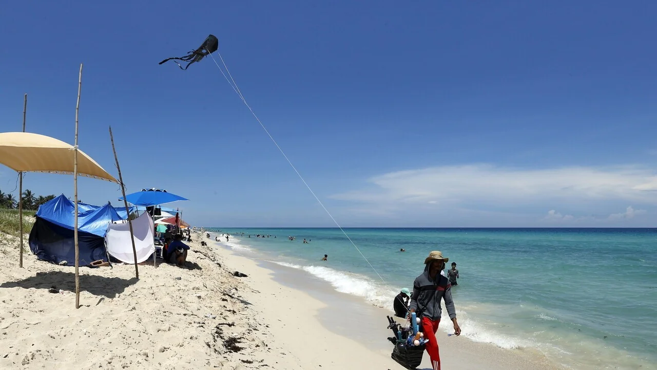 Turismo em Cuba desaba em 2026: chegadas caem segundo a ONEI