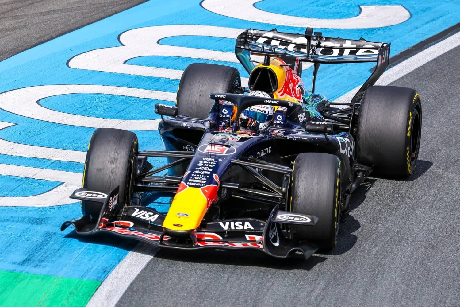 Verstappen vence GP do Bahrein; Antonelli amplia liderança no Mundial em corrida atípica na Malásia