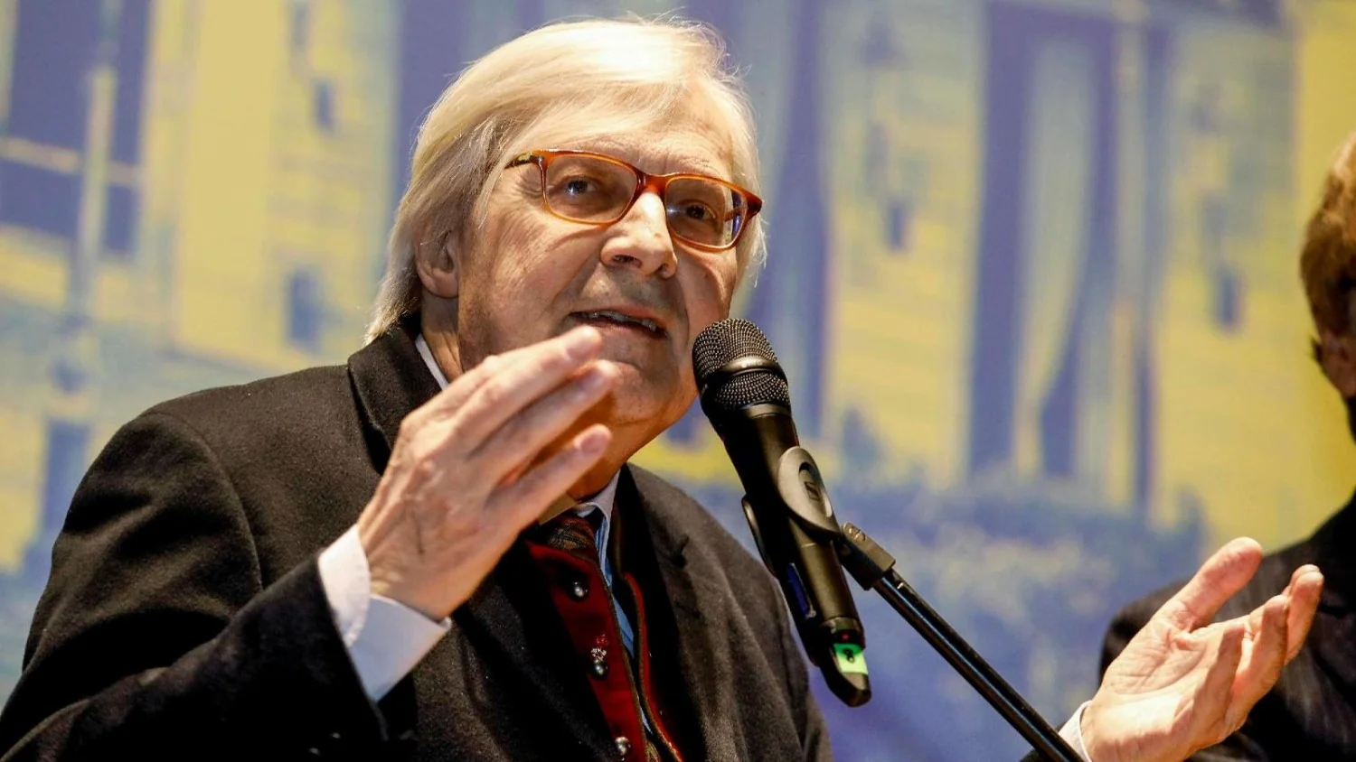 Vittorio Sgarbi internado em terapia intensiva no Policlinico Gemelli, informa site