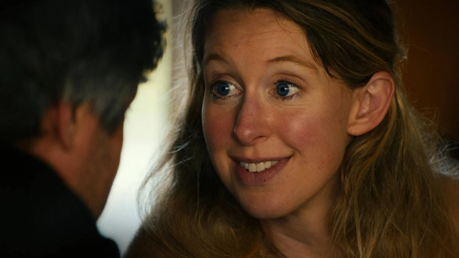 You can see everything: o documentário que ressuscitou o mistério de Elizabeth Holmes chega às salas italianas