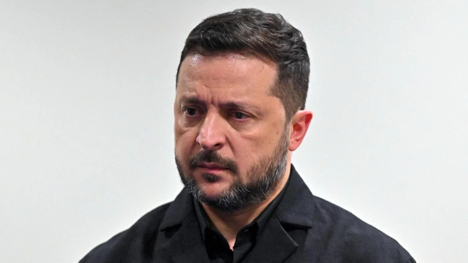 Zelensky: Itália é alvo da guerra híbrida de Putin e sofre com limites à inteligência e ao Starlink