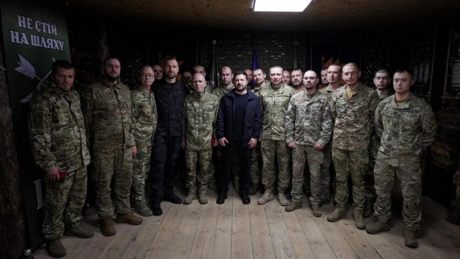 Zelensky visita tropas na linha de frente; Zuppi vai a Moscou e encontra prisioneiros ucranianos