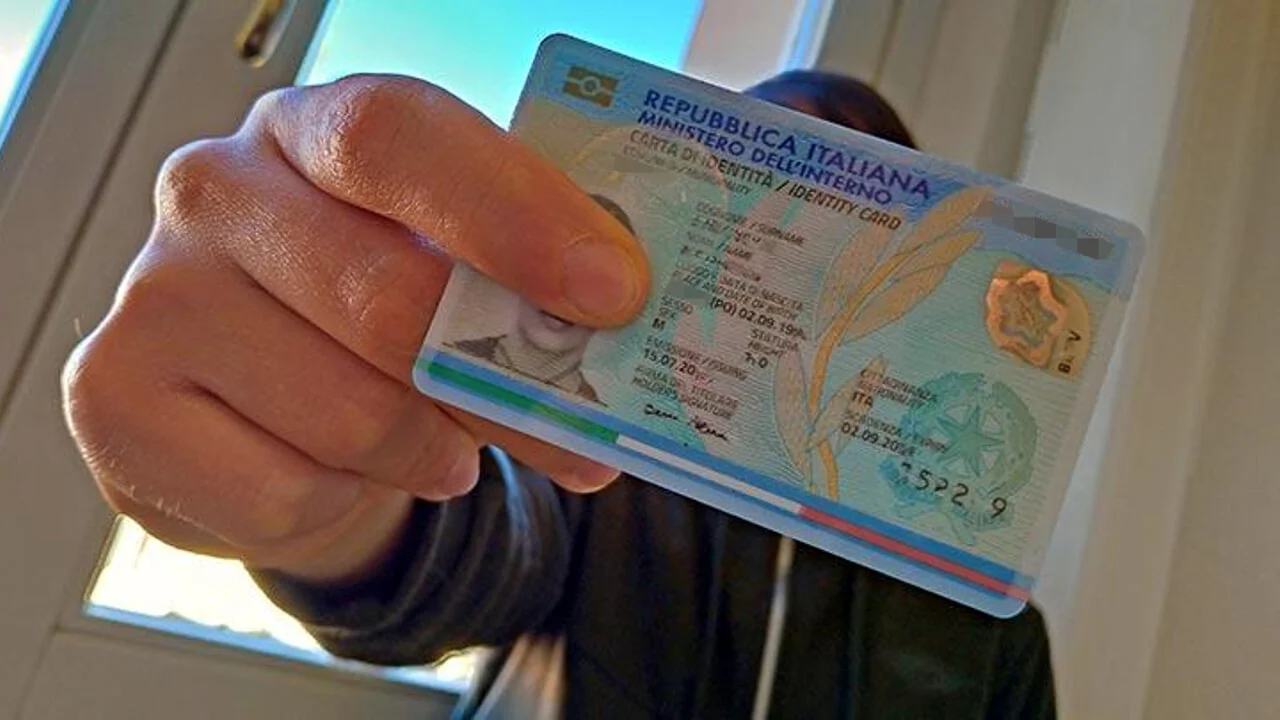 Carta d’Identità: Quando é Válido para Expatriação e Quando Não