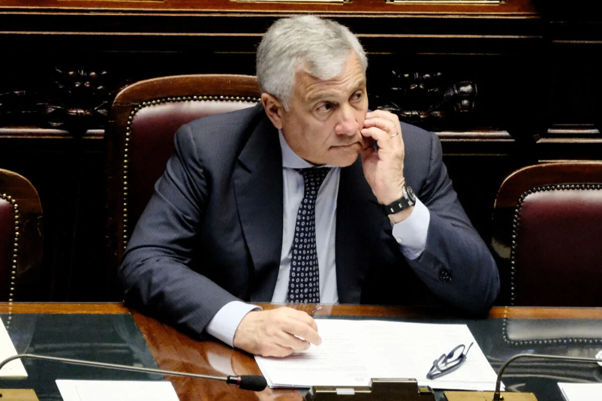 Divisões Internas na Forza Italia: A Controvérsia do Ius Scholae
