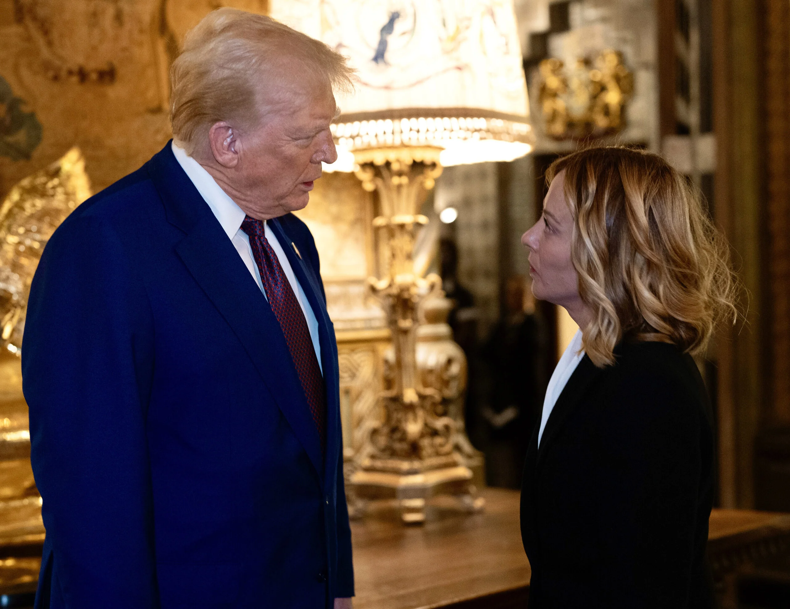 Meloni e Trump: Relações Intercontinentais e o Futuro da Europa em Tempos de Guerra