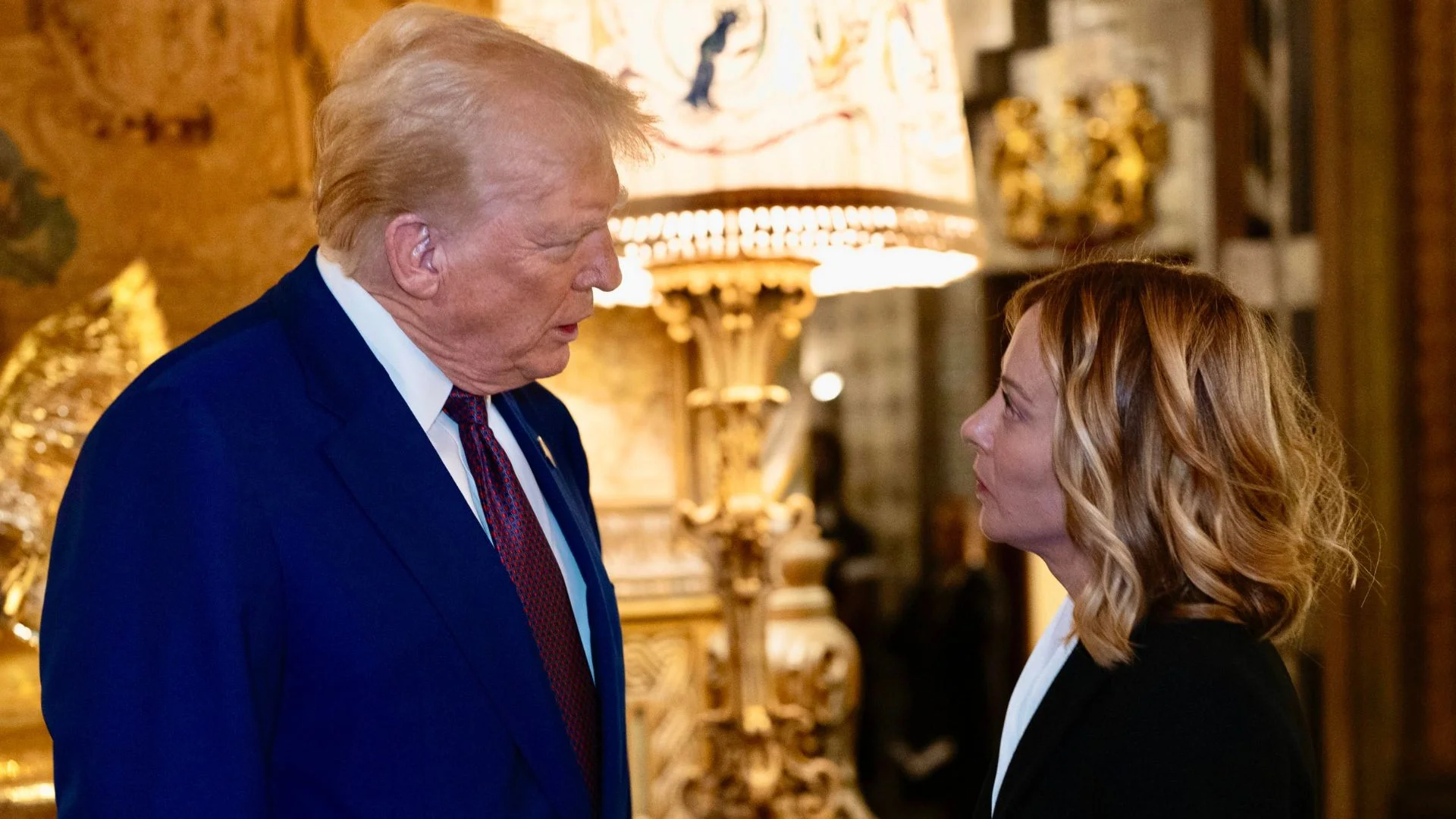Guerra Comercial: A Estratégia de Meloni para Contornar Tarifas de Trump e Proteger Empresas