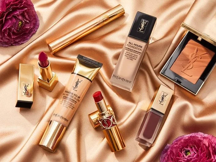 Ícones da YSL Beauty na Itália: Make Me Blush & All Hours Foundation