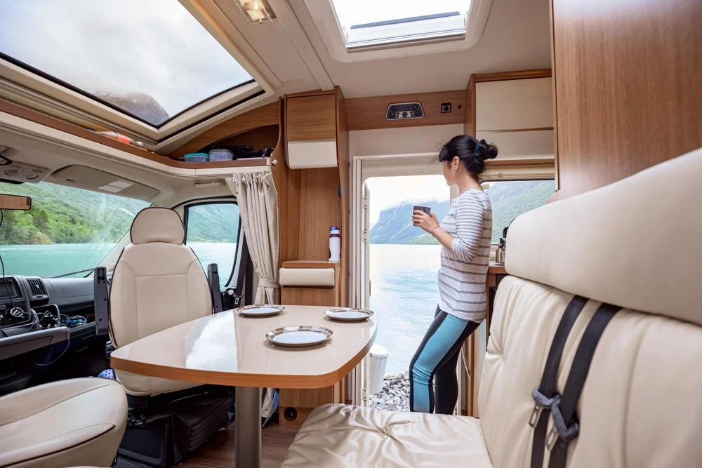 Motorhome na Itália: Posso Registrar Residência Sem Endereço Fixo?
