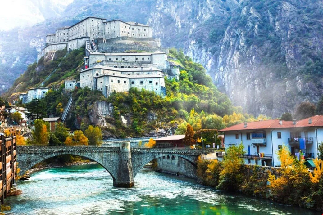 Bard (Aosta) – Forte e Vila: A História de Um Guardião dos Alpes