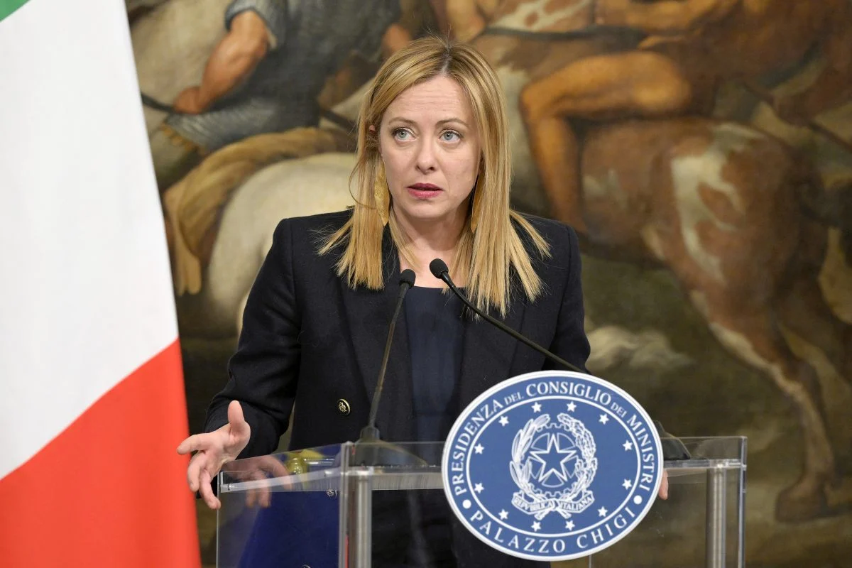 Giorgia Meloni reage ao caso Almasri: “Não sou Alice no País das Maravilhas”