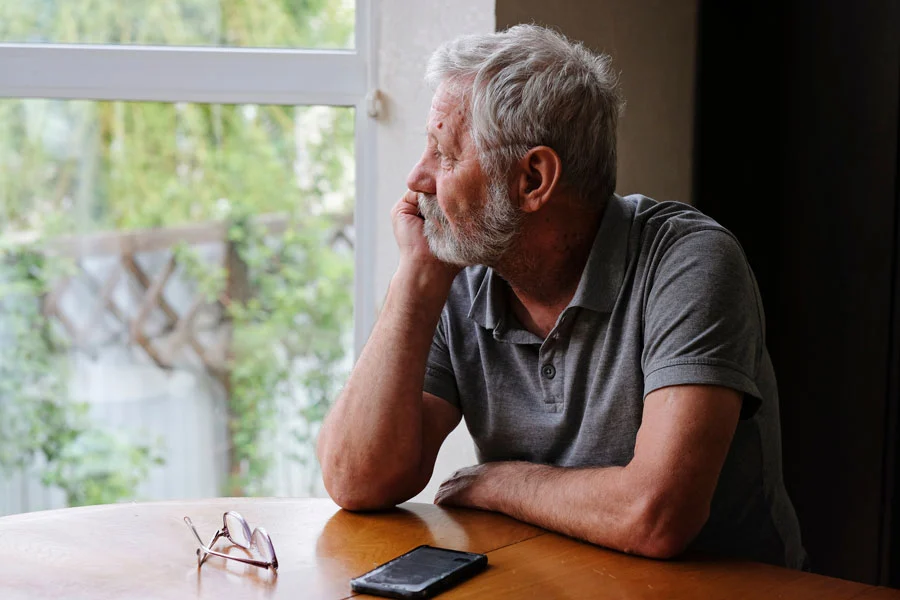 Depressão Afeta 6% dos Italianos e Aumenta Entre os Idosos, Muitos Ainda Não Buscam Ajuda